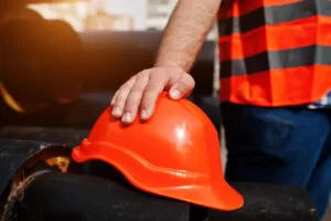 Quais as principais características de um bom capacete para acompanhamento de obras?